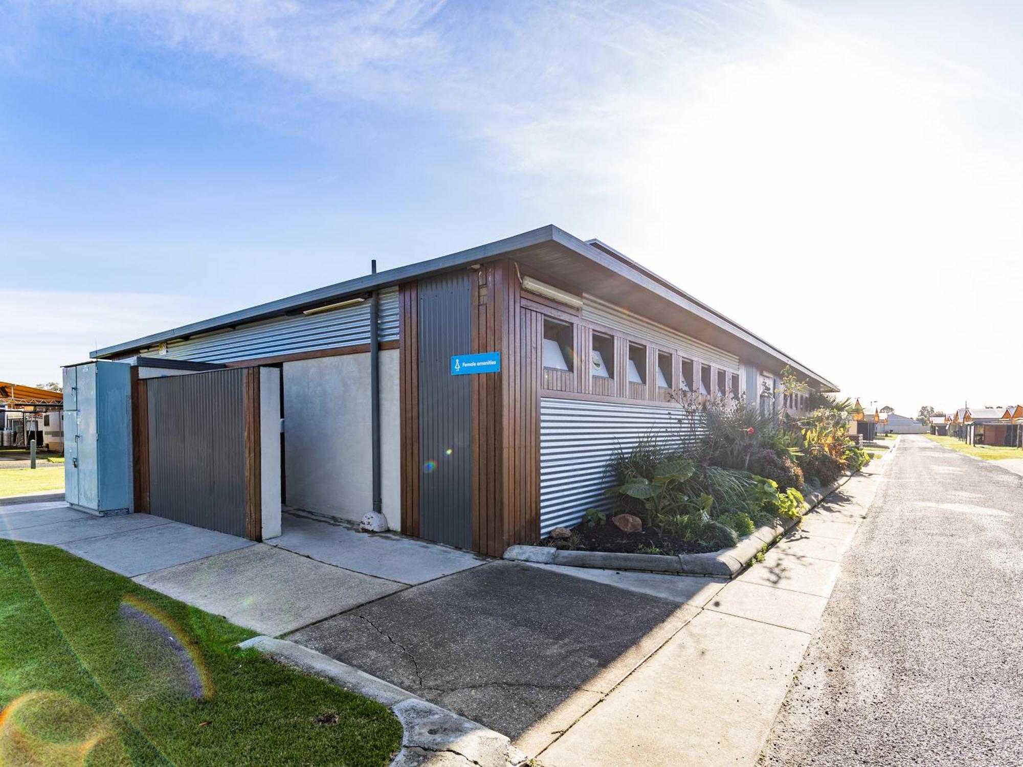 Nrma Yarrawonga Mulwala Holiday Park ภายนอก รูปภาพ