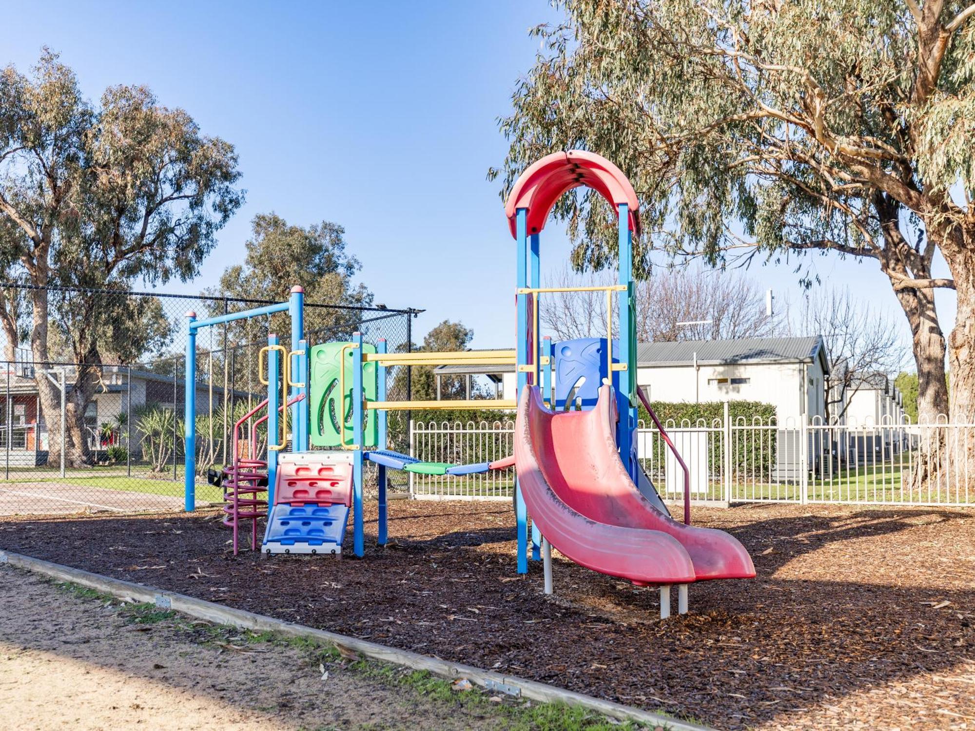 Nrma Yarrawonga Mulwala Holiday Park ภายนอก รูปภาพ