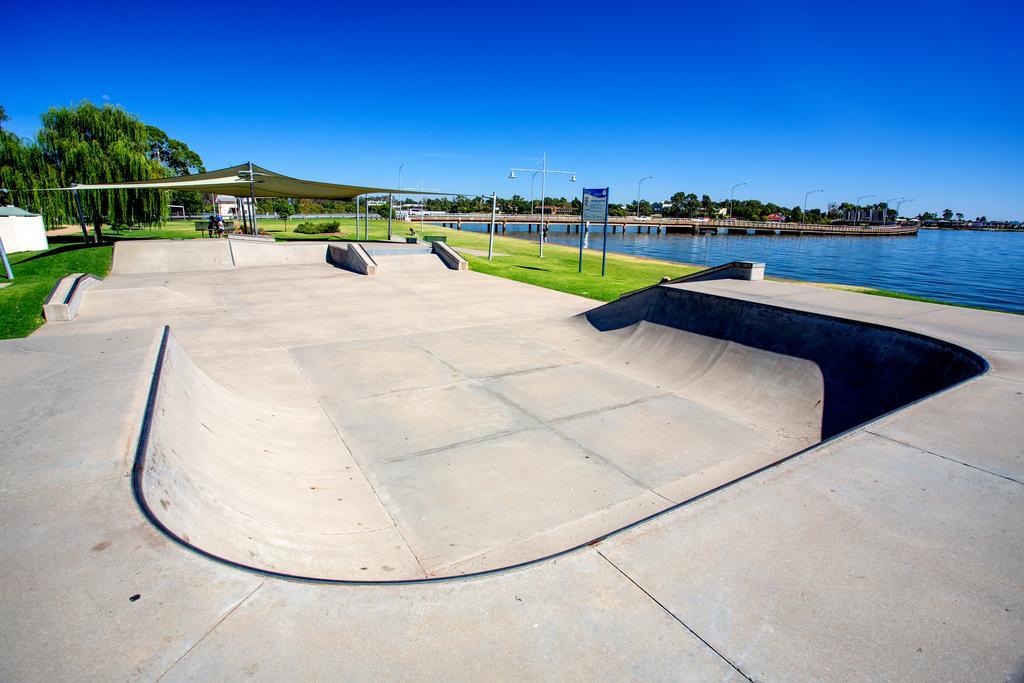 Nrma Yarrawonga Mulwala Holiday Park ภายนอก รูปภาพ